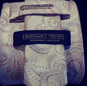 DONALD TRUMP TIE